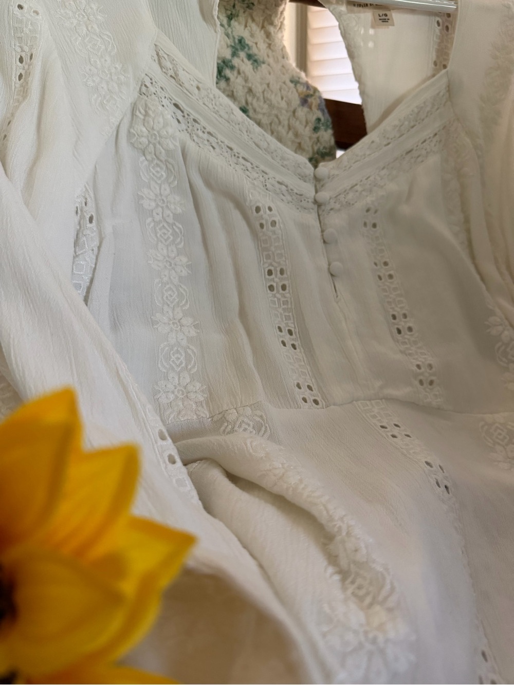 Idyllwind White Eyelet Peasant Blouse with Buttons